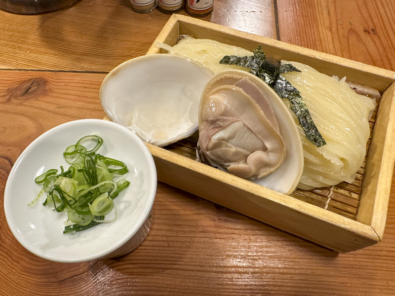 Udon Manda Jiro: Generous Bowls and Rich Flavor in Shinjuku
