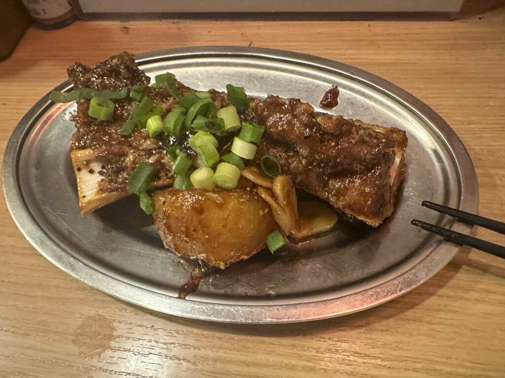 Shinjuku West’s Senbero Spot: Affordable Drinks and Must-Try “Taiwan Yakisoba” at Tachinomi Banpaiya Omoide Yokocho