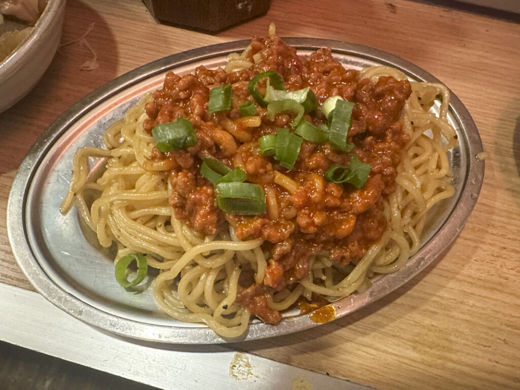 Shinjuku West’s Senbero Spot: Affordable Drinks and Must-Try “Taiwan Yakisoba” at Tachinomi Banpaiya Omoide Yokocho