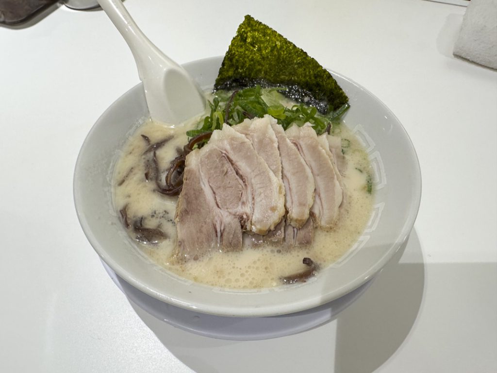 Affordable, Fast, and Delicious! Hakata Tenjin Shinjuku Higashi-guchi (Shinjuku Gyoen) 