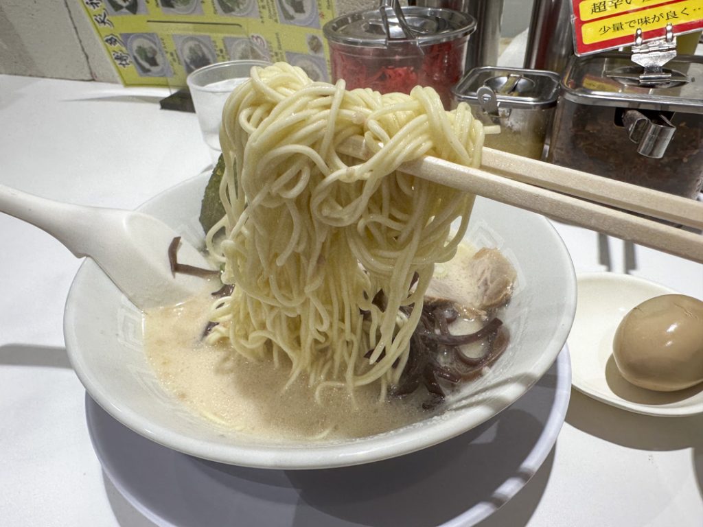 Affordable, Fast, and Delicious! Hakata Tenjin Shinjuku Higashi-guchi (Shinjuku Gyoen) 