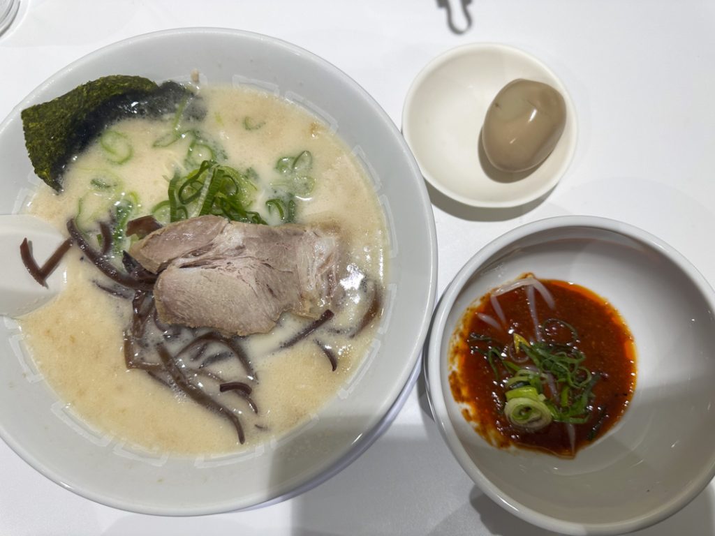 Affordable, Fast, and Delicious! Hakata Tenjin Shinjuku Higashi-guchi (Shinjuku Gyoen) 