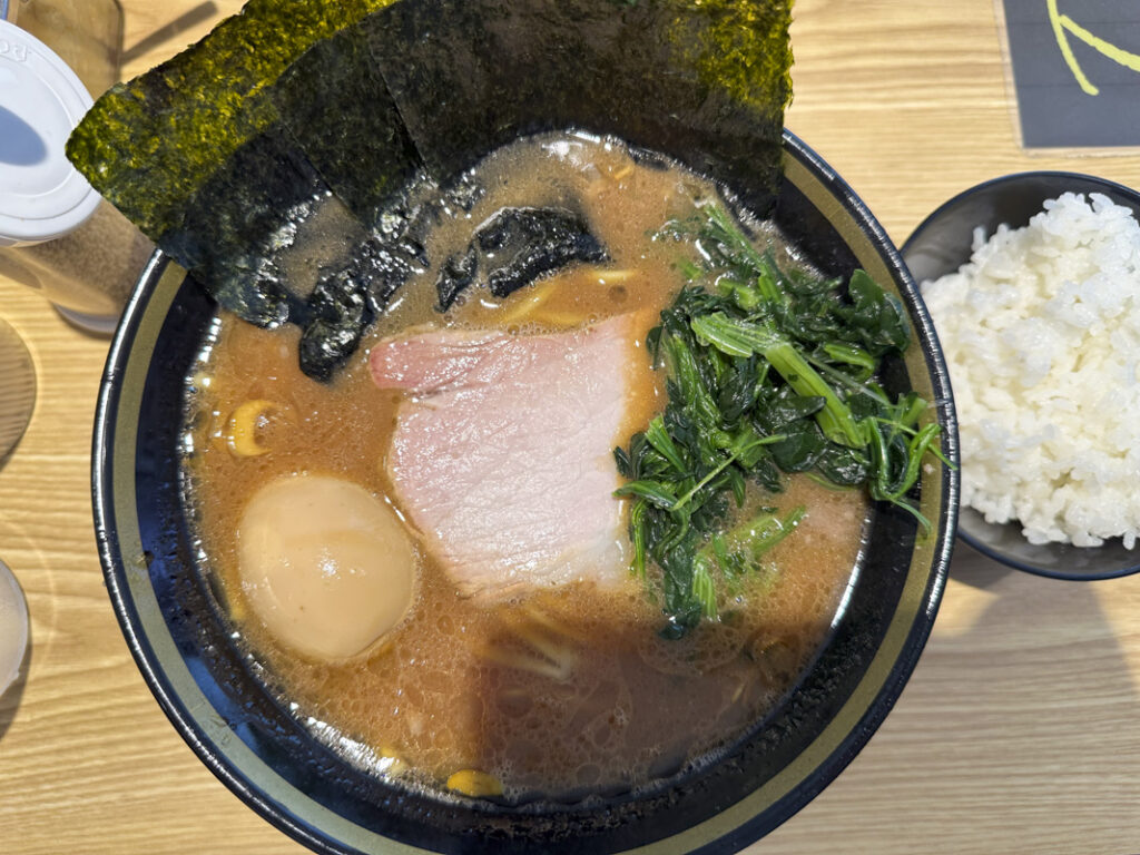 Authentic Yokohama Iekei Ramen in Ichigaya: Directly Trained Under Yoshimuraya, “Yokohama Iekei Ramen Tetsuya Ichigaya” Serves a Perfect Summer Bowl of Chashu Ramen