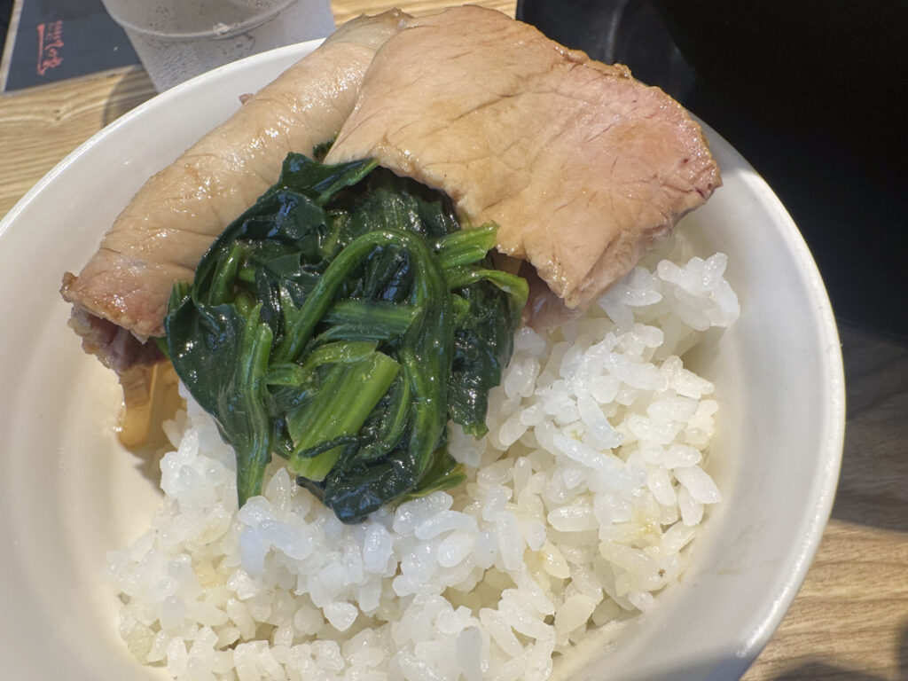 Authentic Yokohama Iekei Ramen in Ichigaya: Directly Trained Under Yoshimuraya, “Yokohama Iekei Ramen Tetsuya Ichigaya” Serves a Perfect Summer Bowl of Chashu Ramen