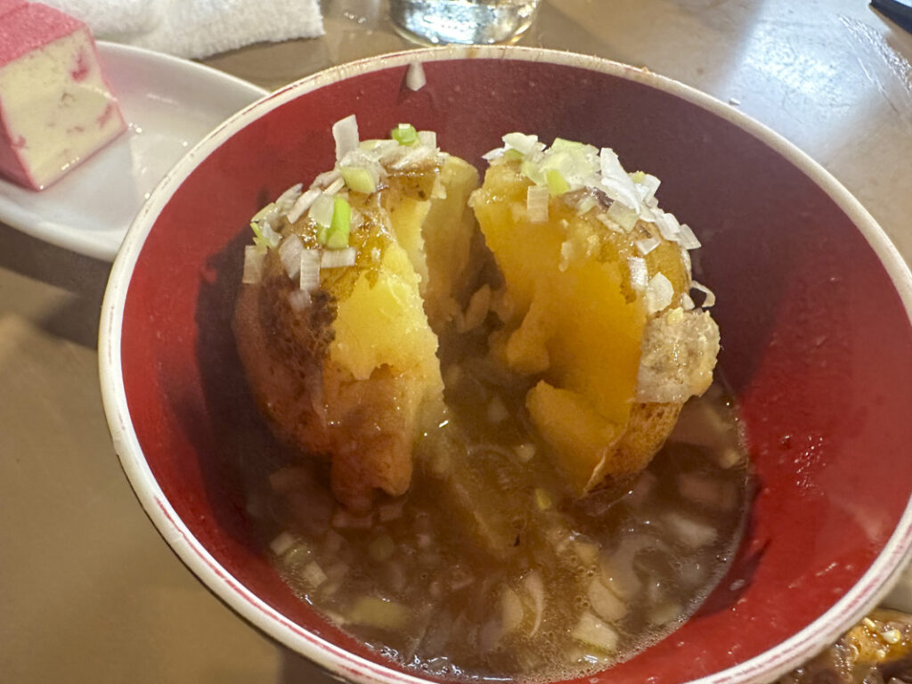 Popular Izakaya in Shinjuku Omoide Yokocho: “Motsuyaki Ucchan” and Its Must-Try Dishes