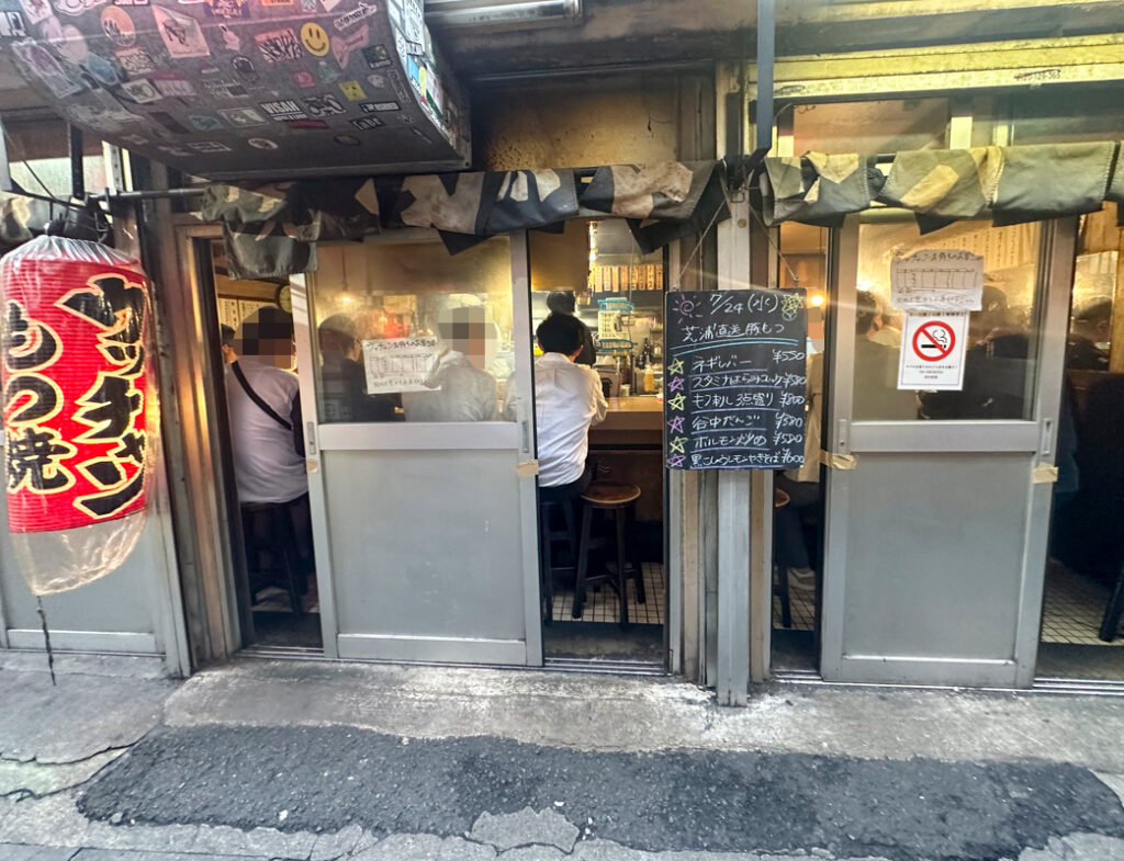 Popular Izakaya in Shinjuku Omoide Yokocho: “Motsuyaki Ucchan” and Its Must-Try Dishes