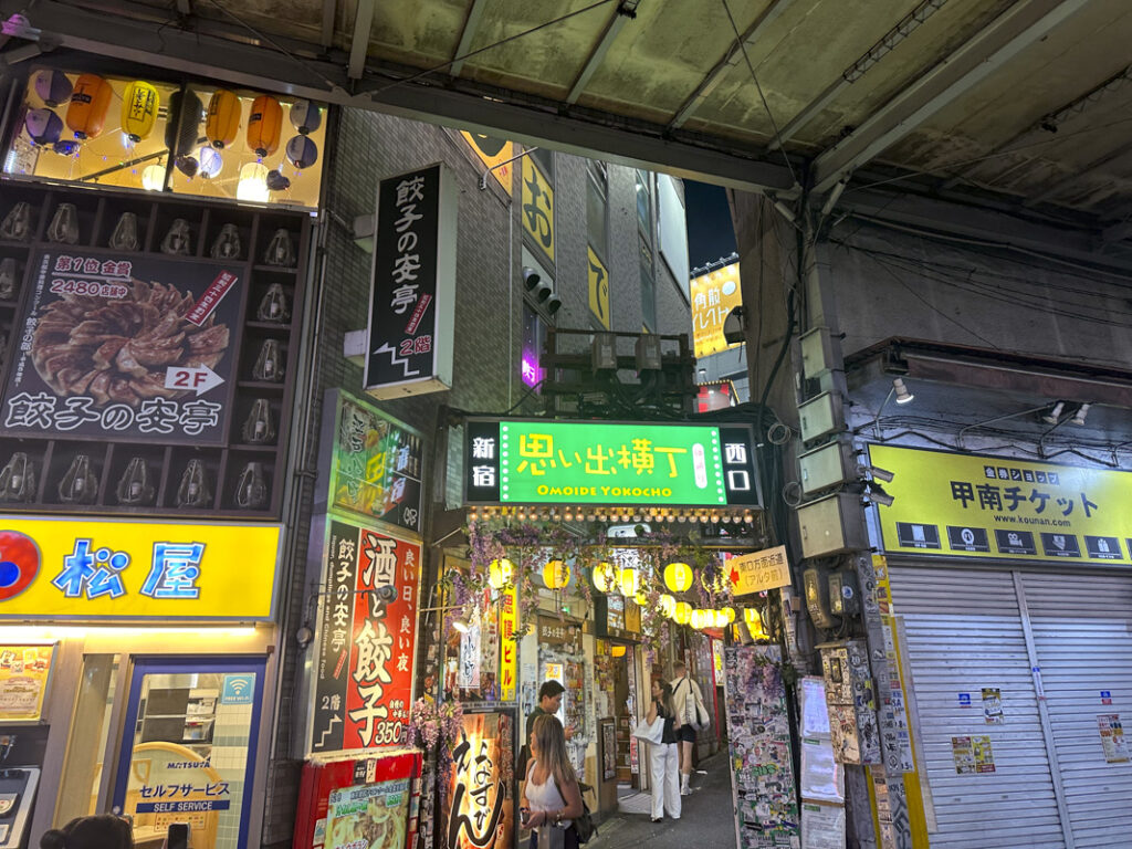 One-Day Food Tour in Shinjuku: From Morning Cafés to Izakaya Nightlife