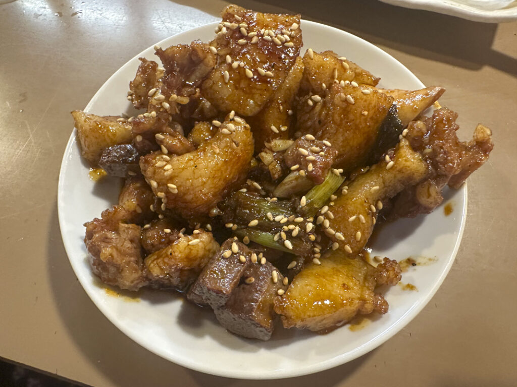 Popular Izakaya in Shinjuku Omoide Yokocho: “Motsuyaki Ucchan” and Its Must-Try Dishes