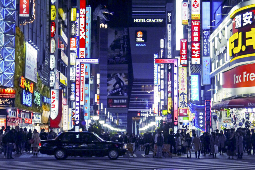 First-Time Nightlife Guide to Shinjuku: 4 Essential Areas for Visitors