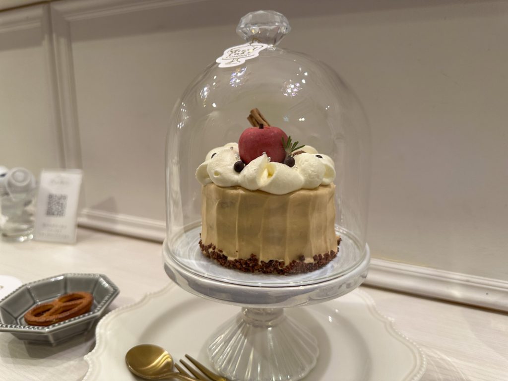 Late-Night Cake Delight in Kabukicho: Discover the Short Cake Company Cafe