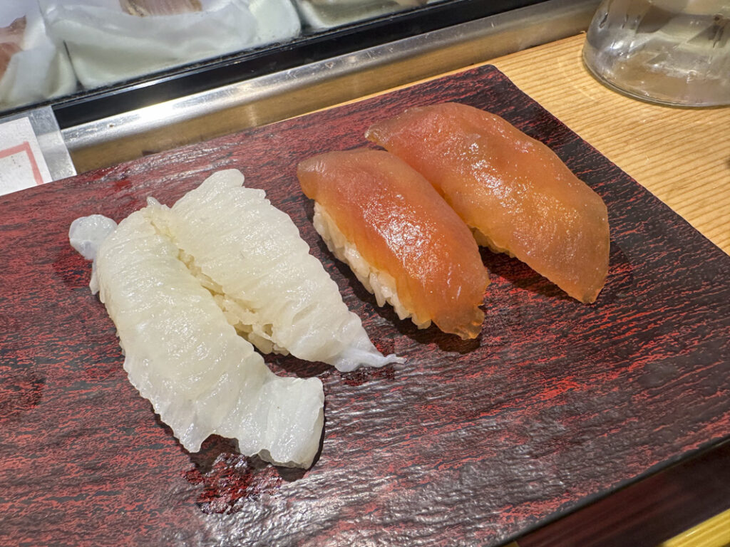 Standing Sushi & Sake at “Tachizushi Yokocho Shinjuku Nishiguchi” — Enjoy Fresh Nigiri and Delicious Snacks with Half-Price Sours and Highballs!