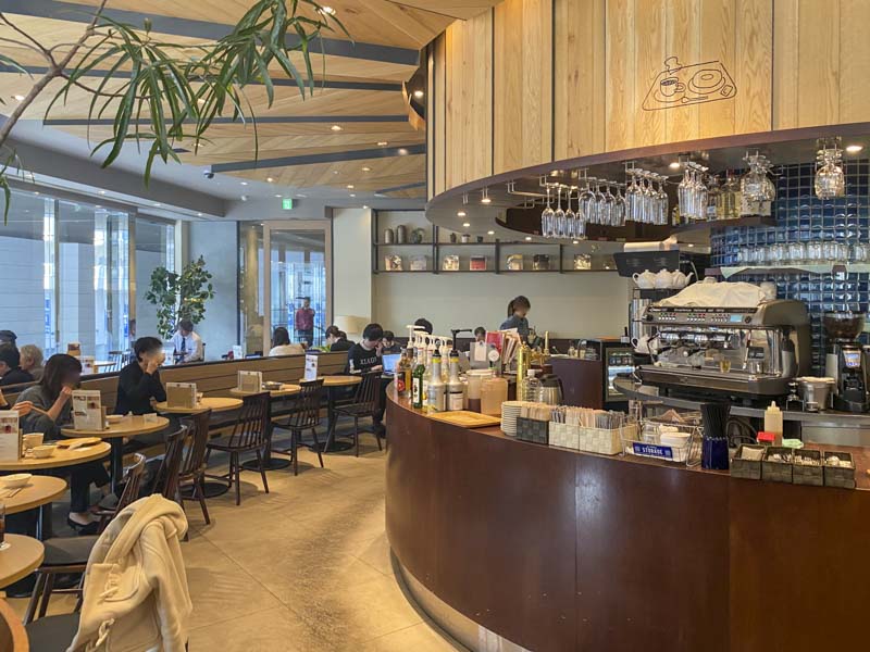 Shinjuku Night Cafés: Where to Enjoy Coffee and Sweets Until Midnight