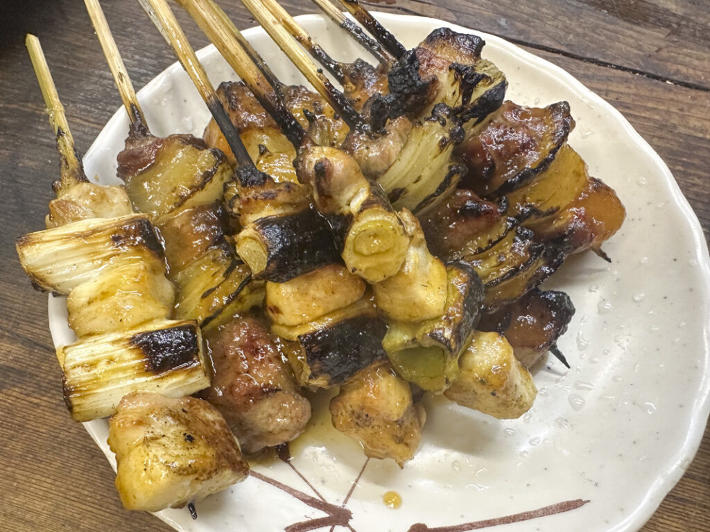 Motsuyaki Kamiya in Kabukicho: Skewers from ¥70 at a Retro Izakaya