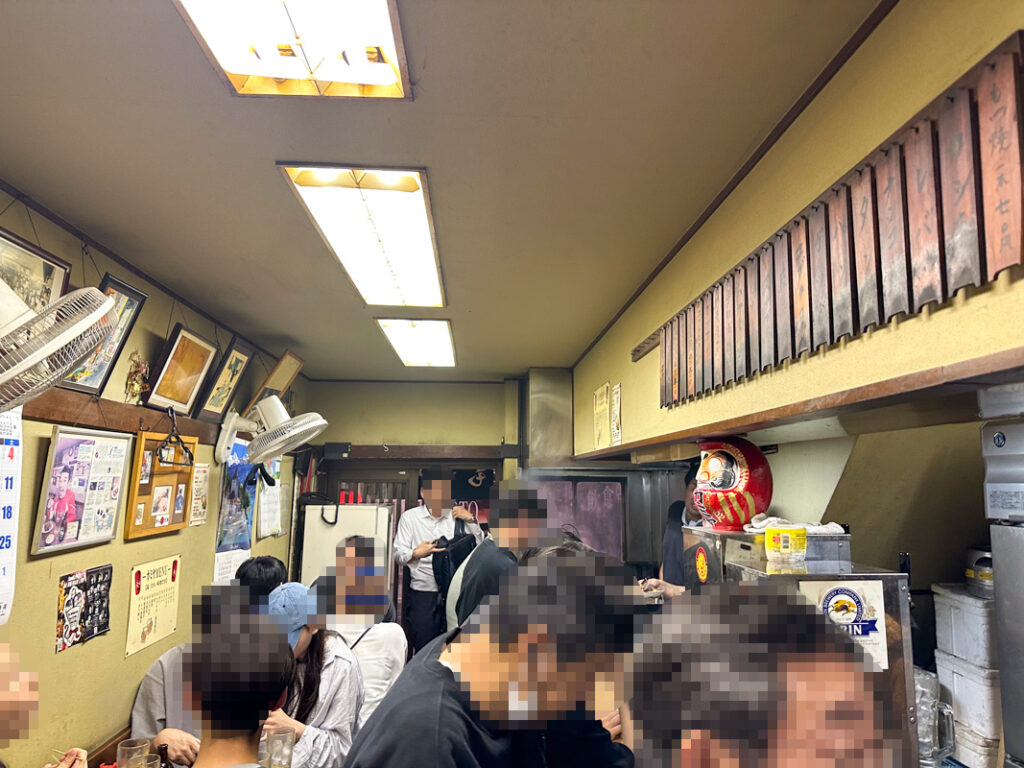 Motsuyaki Kamiya in Kabukicho: Skewers from ¥70 at a Retro Izakaya
