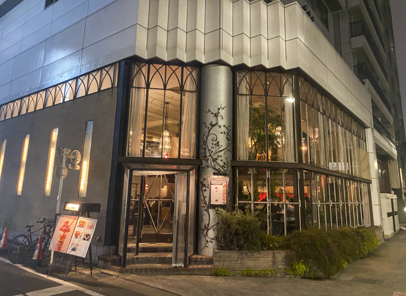 Shinjuku Night Cafés: Where to Enjoy Coffee and Sweets Until Midnight