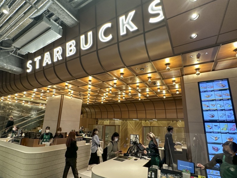 Starbucks at Tokyu Kabukicho Tower: Seating, Flow & What to Expect