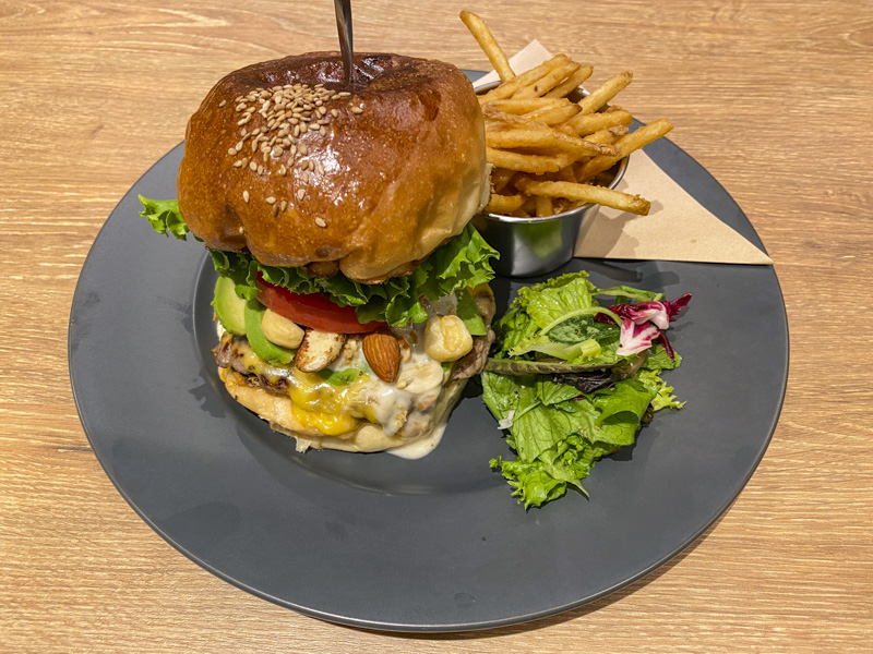 Best Hamburgers in Shinjuku: 8 Must-Try Spots for 2025