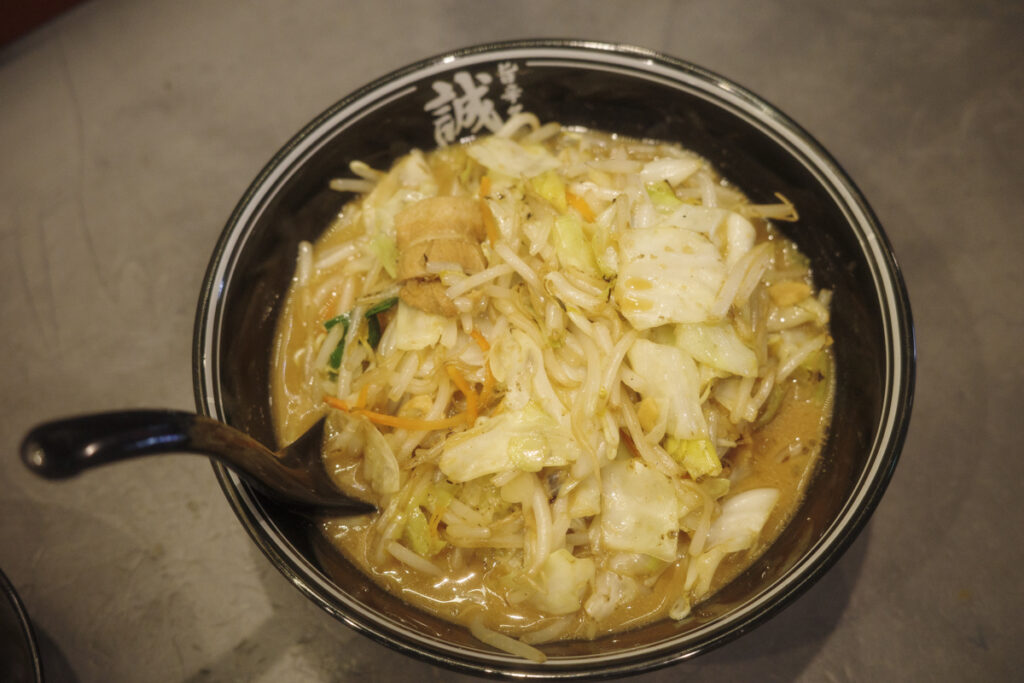 Umakara Tanmen Seiya Shinjuku: Addictive Spicy Ramen Inspired by Nakamoto
