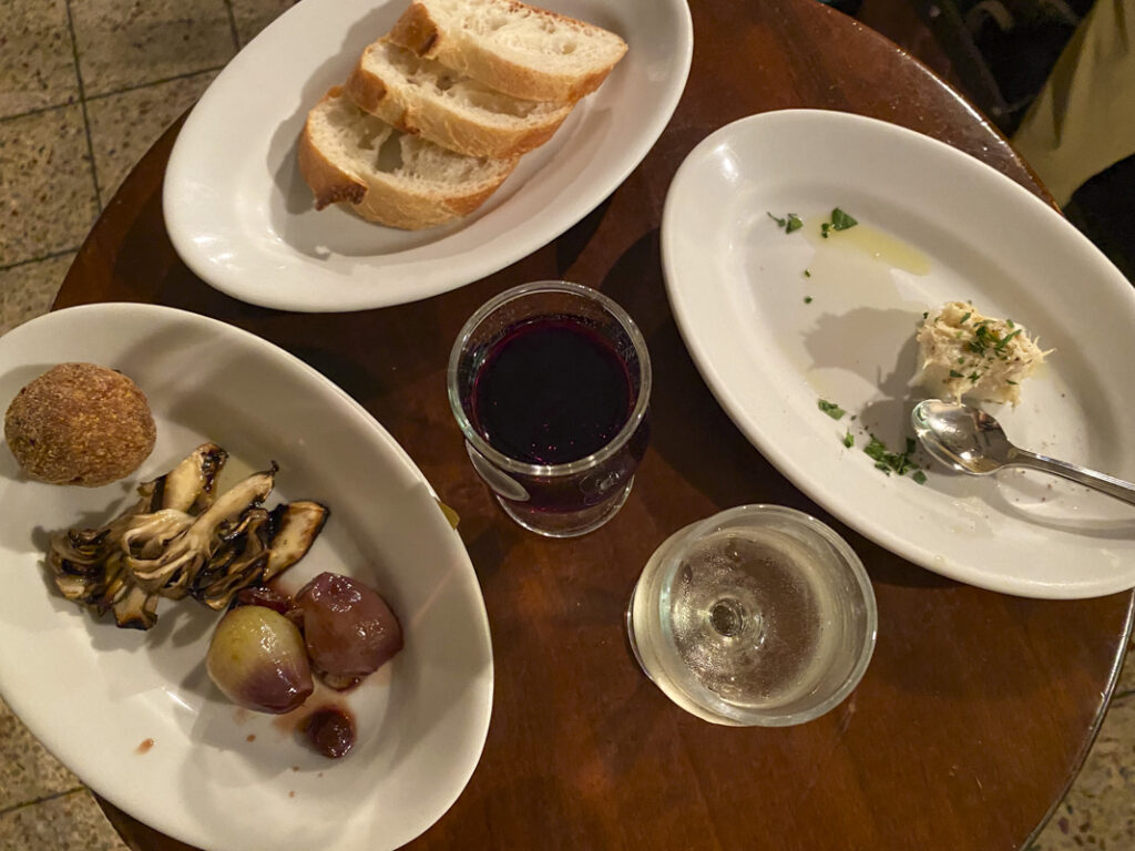 Best Standing Bars in Shinjuku (Curated Picks, 2025 Edition)