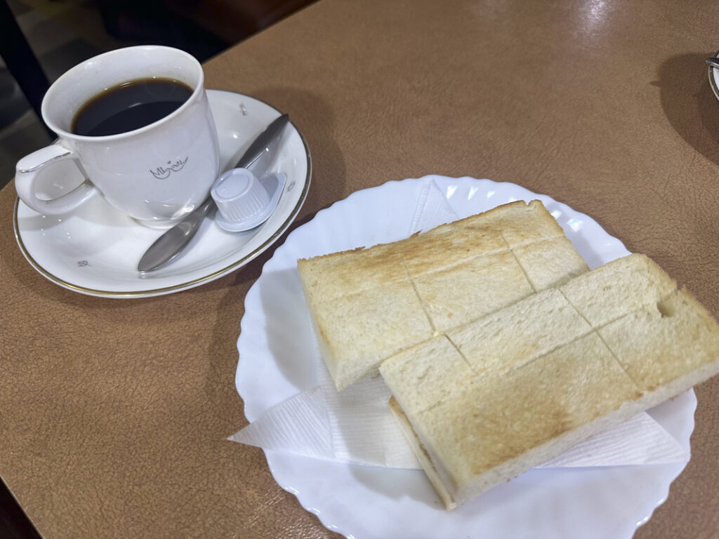 Kagurazaka Retro Café “Fontaine” (since 1967): One-Coin Morning & Mixed Sandwich