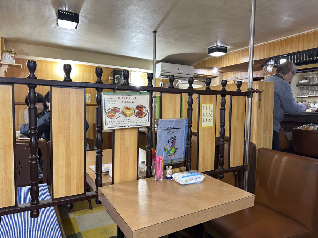 Kagurazaka Retro Café “Fontaine” (since 1967): One-Coin Morning & Mixed Sandwich