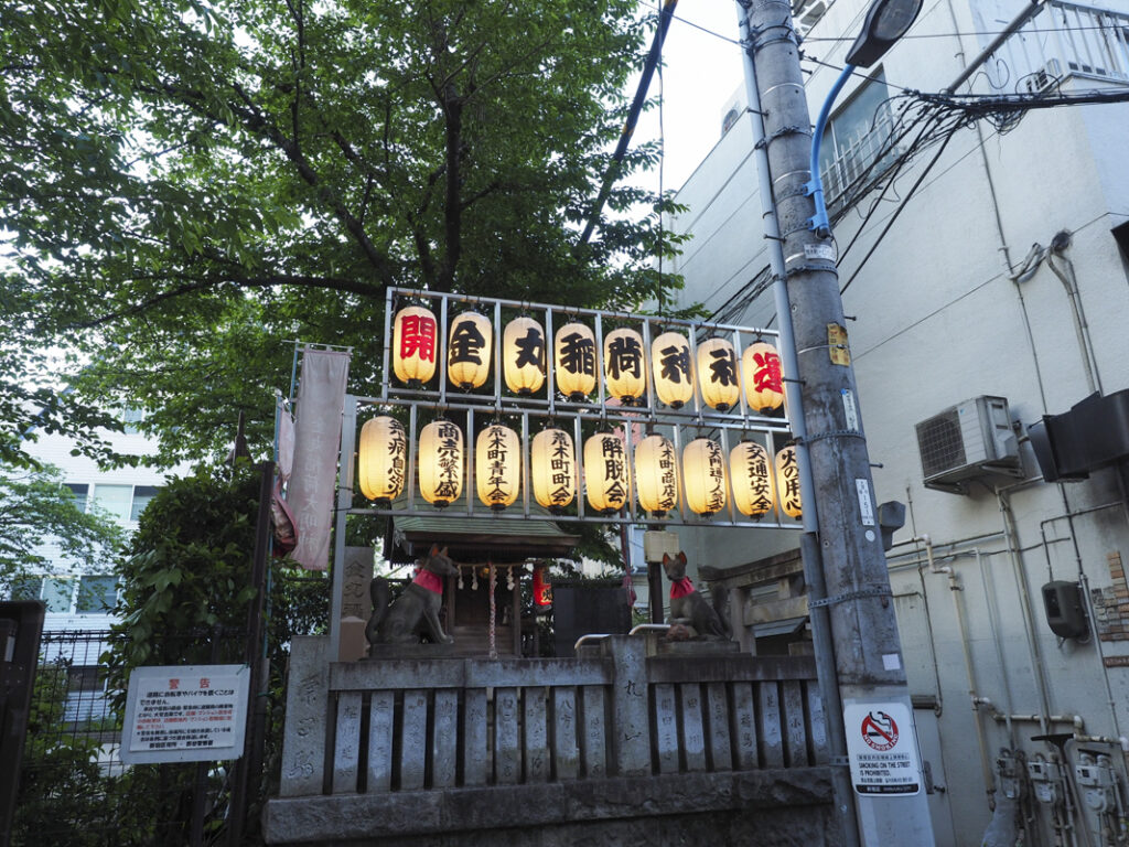 A Complete Arakicho Travel Guide: Hidden Bars and Gourmet Alleys in Shinjuku