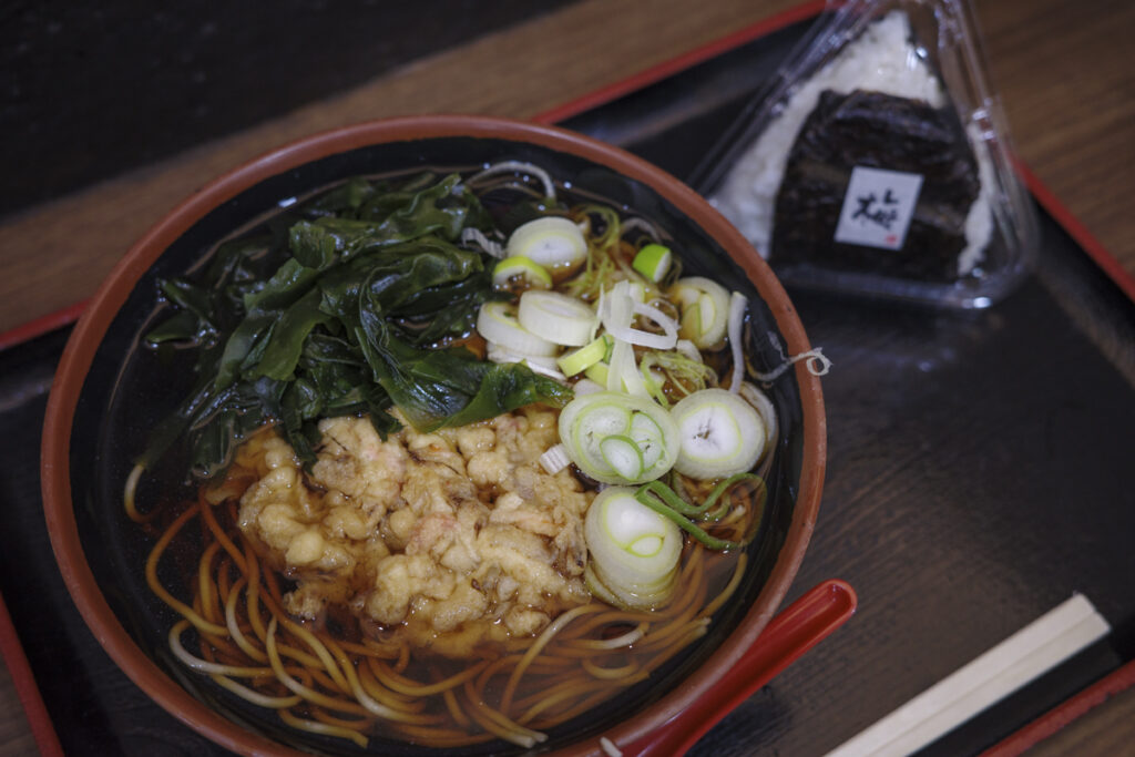 Morning Ramen at Shinjuku Station: Honjin Ramen & Kakiage Soba at “Shinsyu Soba Honjin”