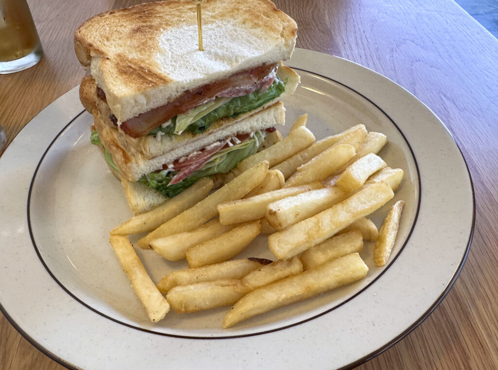 Clutch Tokyo: New Burger Shop in Akebonobashi, Shinjuku