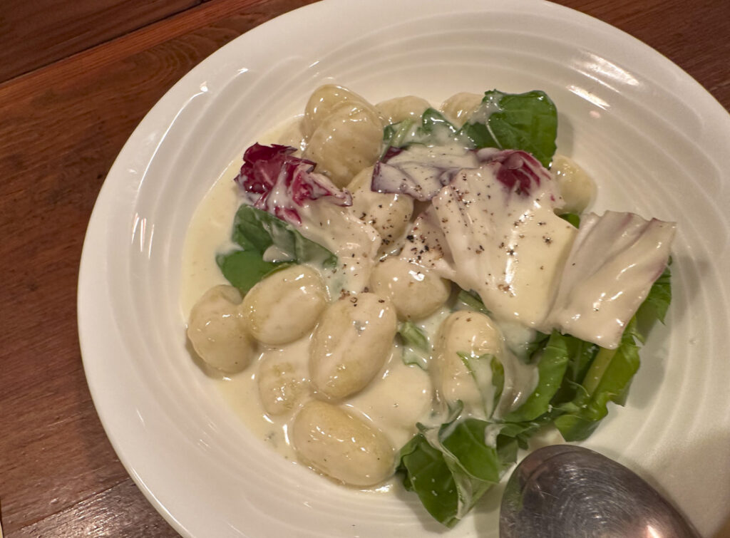 Authentic Neapolitan Pizza in Kabukicho: Pizzeria LUMEN’s Margherita and Meatball Spaghetti