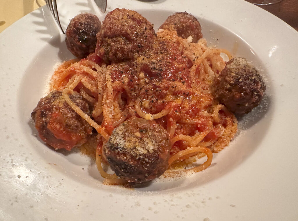 Authentic Neapolitan Pizza in Kabukicho: Pizzeria LUMEN’s Margherita and Meatball Spaghetti