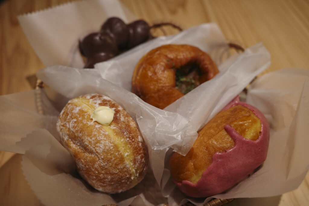 Kagurazaka Cafe: Fresh Donut Specialty Shop we♡donut Kagurazaka