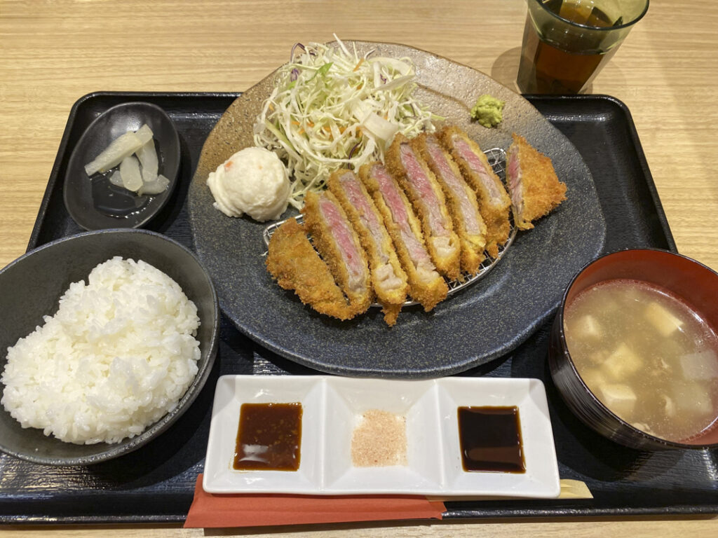 Shinjuku Gyukatsu Guide: What Gyukatsu Is, How to Eat It, and Where to Try It