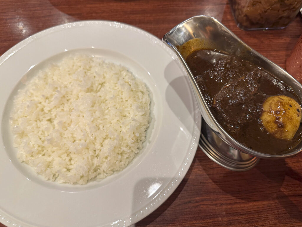European-Style Curry in Higashi-Shinjuku: Beef Chunk Curry and Chicken Curry at Curry Specialty Shop B
