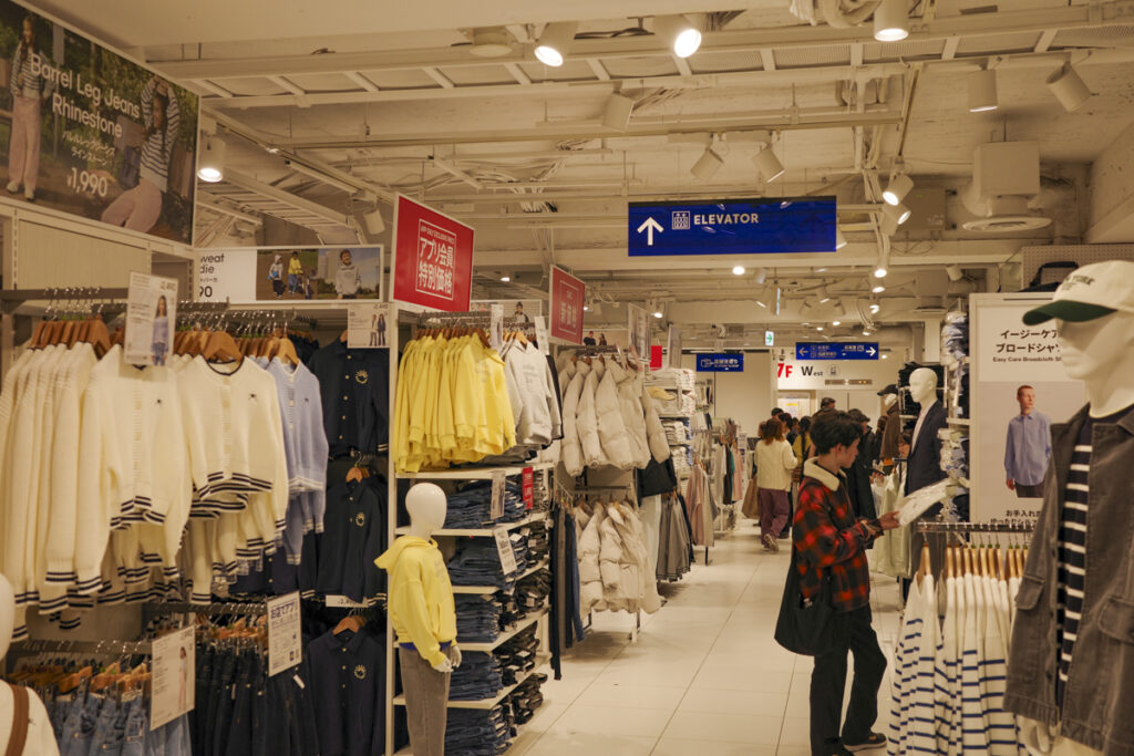 GU in Shinjuku: Store Locations, Hours & How It Differs from UNIQLO (2026 Guide)