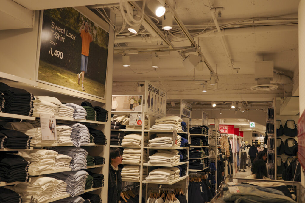 GU in Shinjuku: Store Locations, Hours & How It Differs from UNIQLO (2026 Guide)