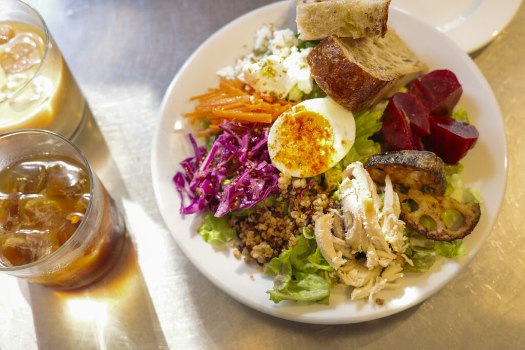 Shinjuku Gyoen Lunch: Healthy Salad and Specialty Coffee at PARKER COFFEE STAND