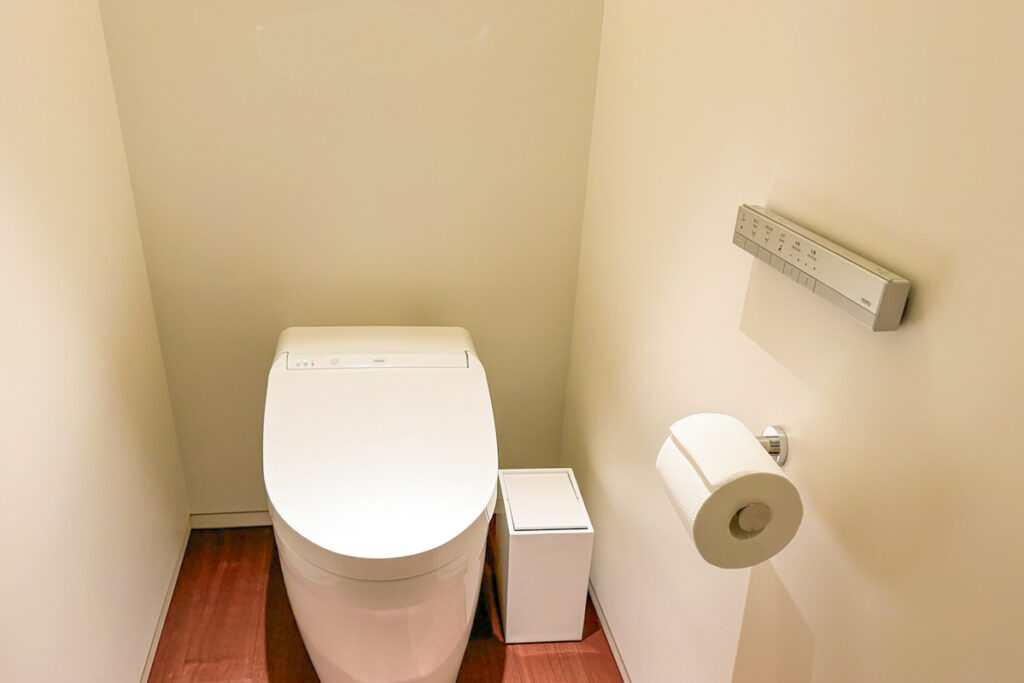 Shinjuku Toilet Guide 2026: Area-by-Area Restrooms, 24-Hour Options, and Handy Spots