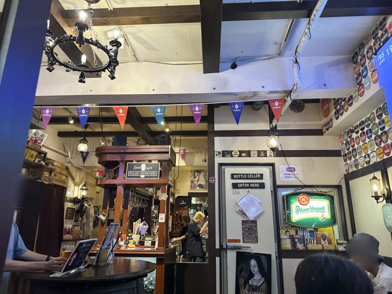 Shinjuku Gyoenmae Beer Pub: HIGHBURY -THE HOME OF BEER-
