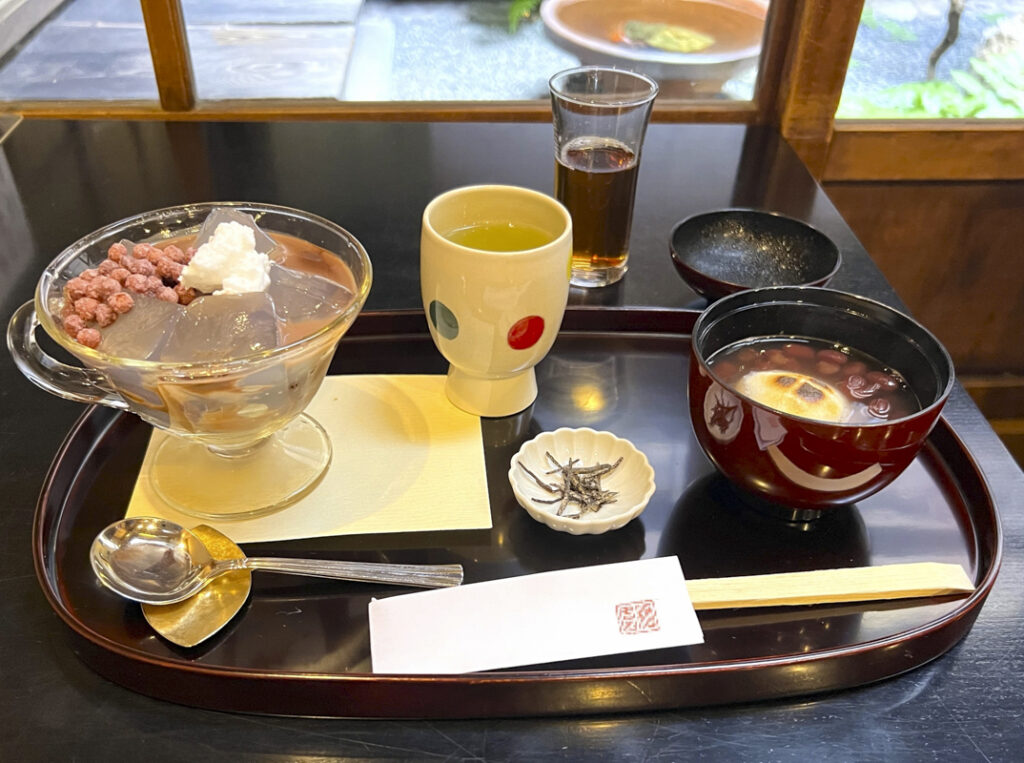 Where to Enjoy Oshiruko in Shinjuku: Traditional Japanese Red Bean Desserts and Wagashi Cafes